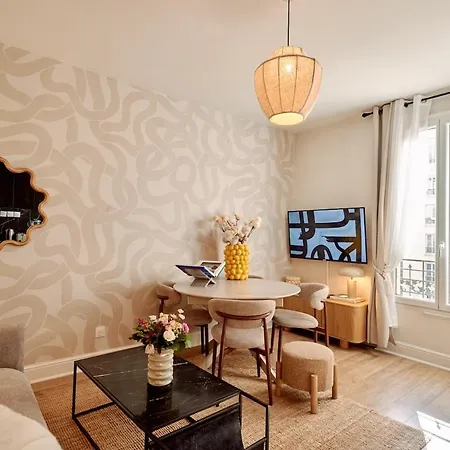 Modern Flat In 아파트 *