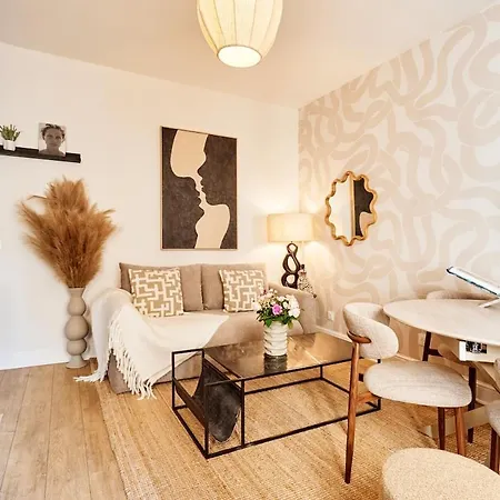 Modern Flat In 公寓 *