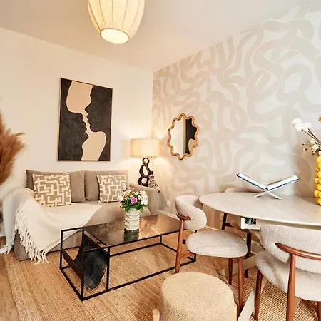 Modern Flat In Lägenhet Levallois-Perret